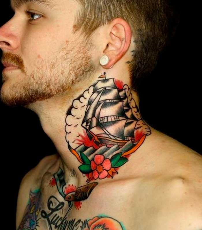 tatuajes a colores en el cuello