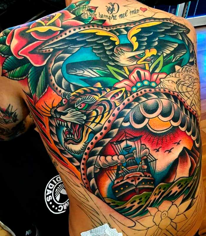 tatuajes a colores en la espalda