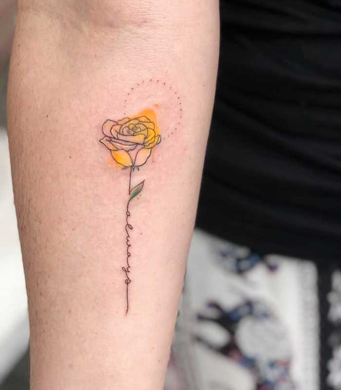tatuajes amarillos para mujeres