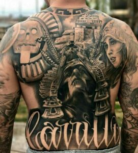 Tatuajes aztecas en la espalda