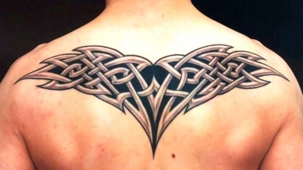 tatuajes celtas en la espalda