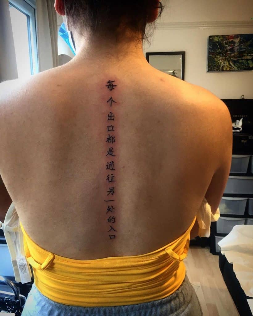 tatuajes chinos en la espalda