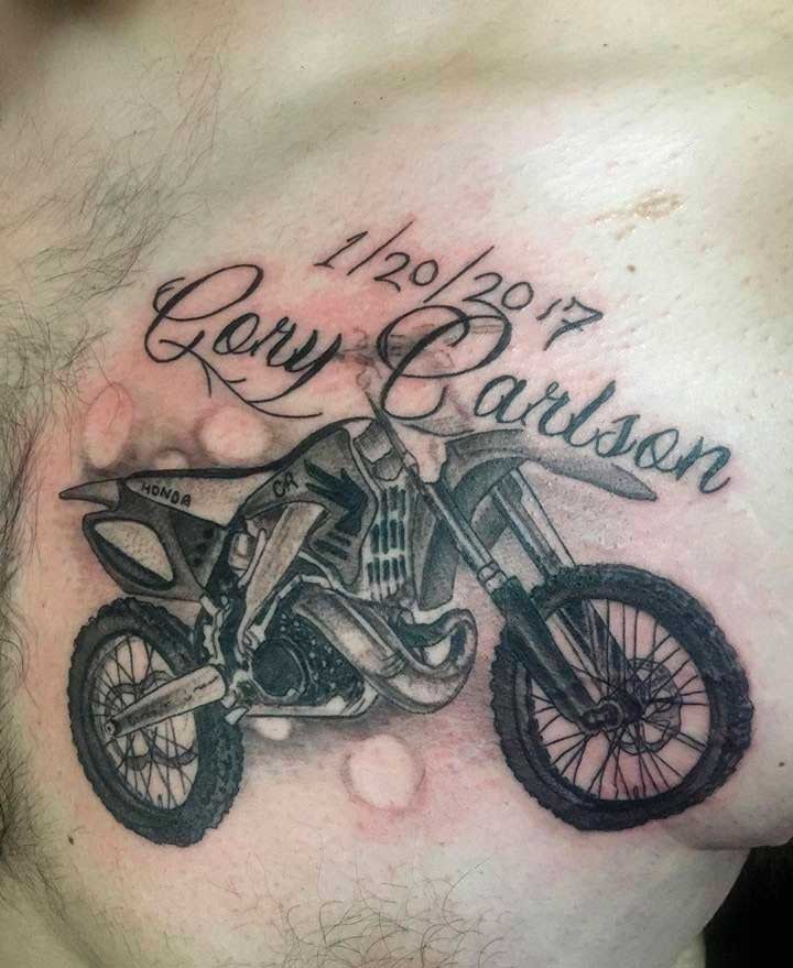 tatuajes con nombres de motos
