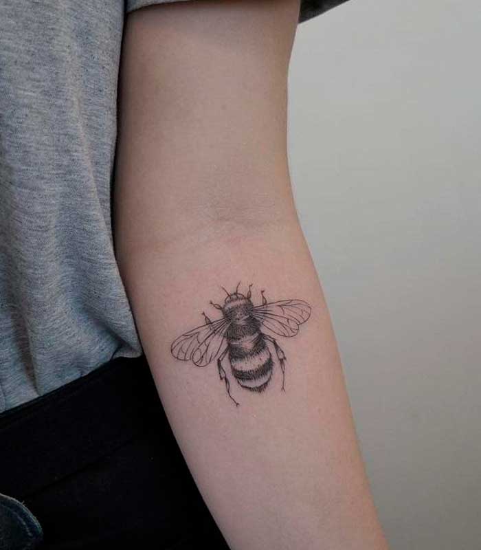 tatuajes de abejas para chicas
