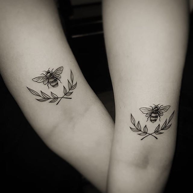 tatuajes de abejas para enamorados