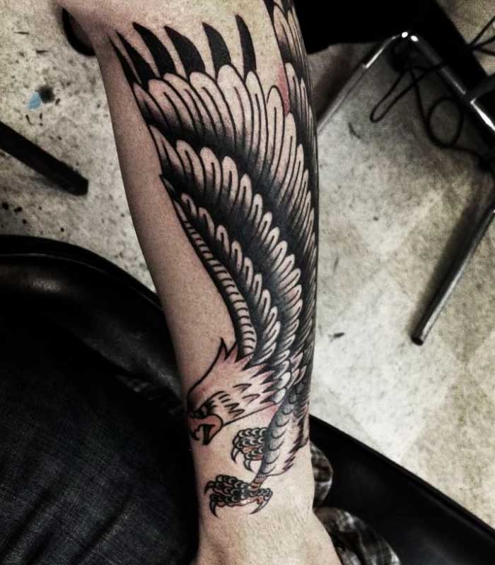 tatuajes de aguilas en el brazo o antebrazo
