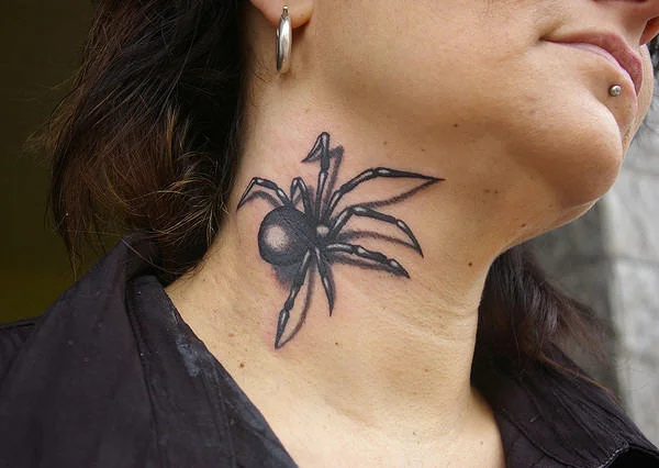 tatuajes de aranas en el cuello