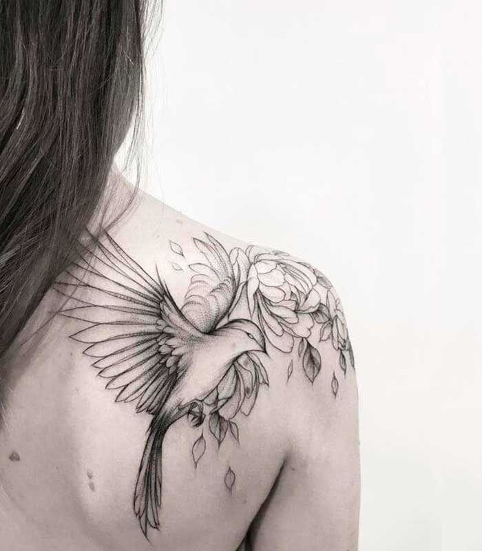 tatuajes de aves con rosas