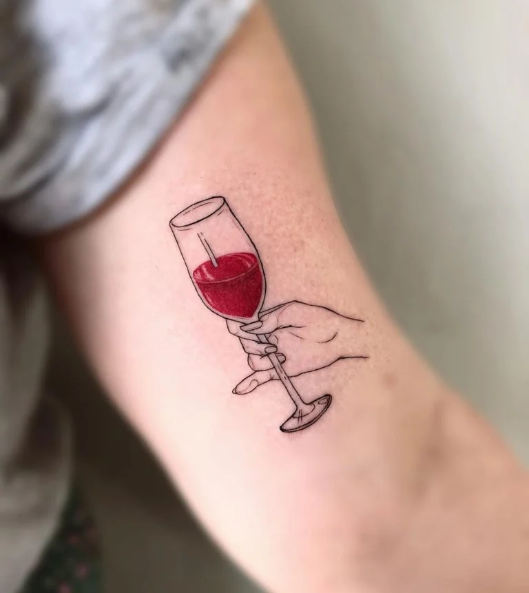Tatuajes de comidas, bebidas y frutas: 🍔🍍🍷 + 100 imágenes 47 tatuajes de bebidas 17