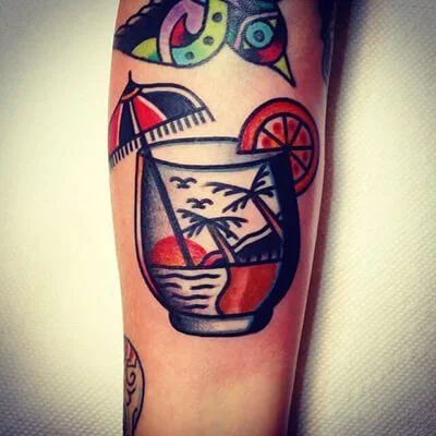 Tatuajes de comidas, bebidas y frutas: 🍔🍍🍷 + 100 imágenes 61 tatuajes de bebidas 3
