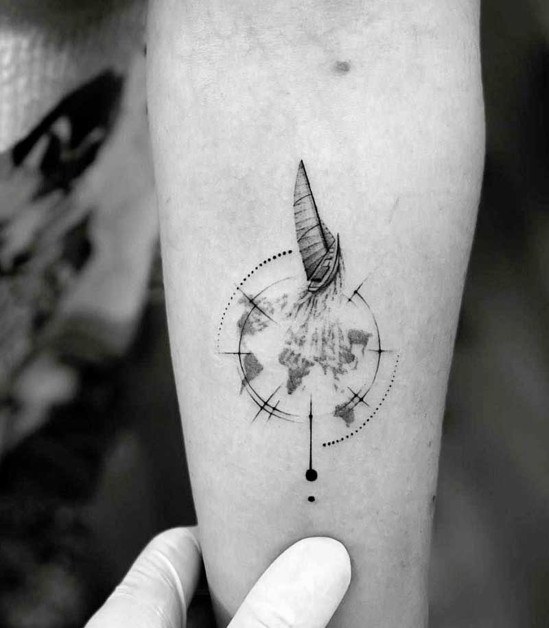 tatuajes de brujulas en el brazo
