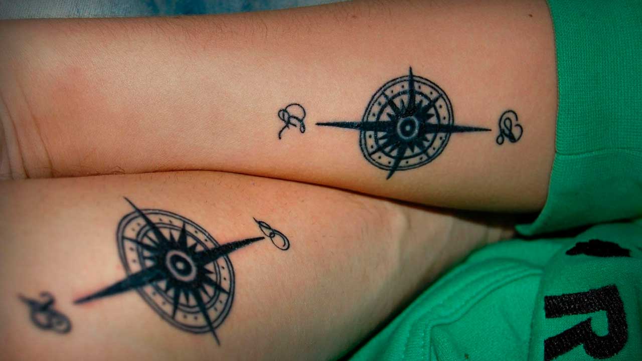 tatuajes de brujulas para parejas 12