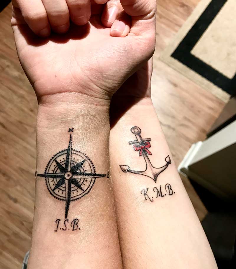tatuajes de brujulas para parejas 17