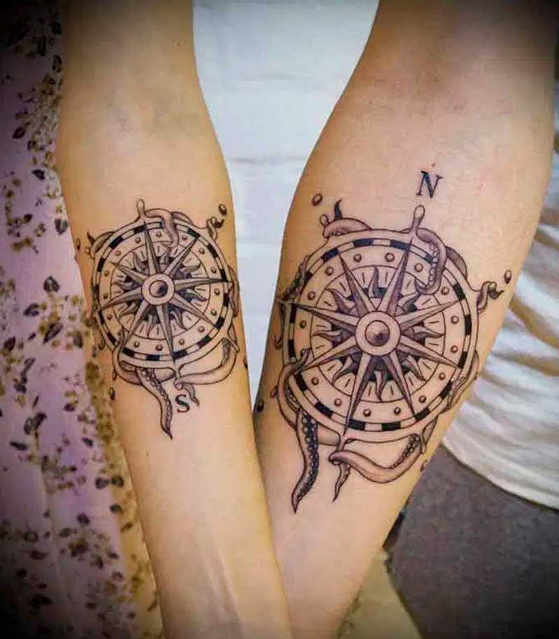 tatuajes de brujulas para parejas 18