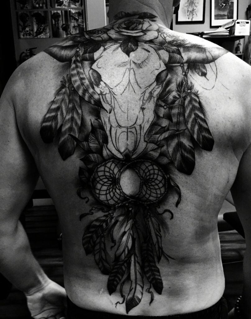 tatuajes de bufalos en la espalda