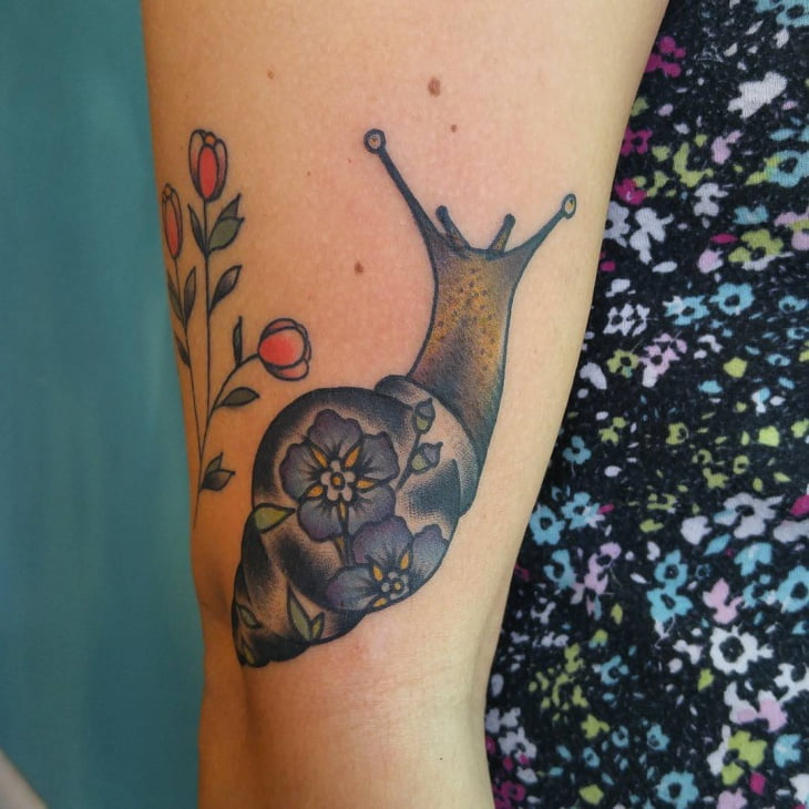 tatuajes de caracoles para mujeres