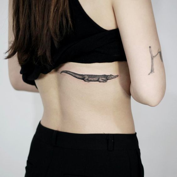 tatuajes de cocodrilos para mujeres