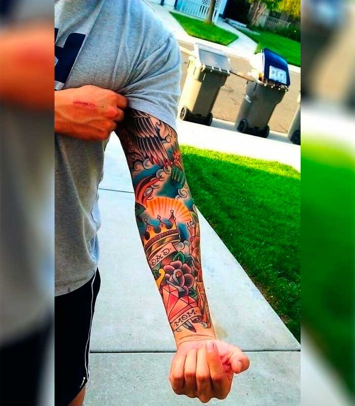 tatuajes de colores en el brazo