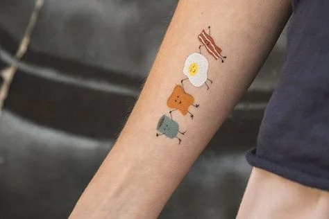 Tatuajes de comidas, bebidas y frutas: 🍔🍍🍷 + 100 imágenes 3 tatuajes de comidas 1
