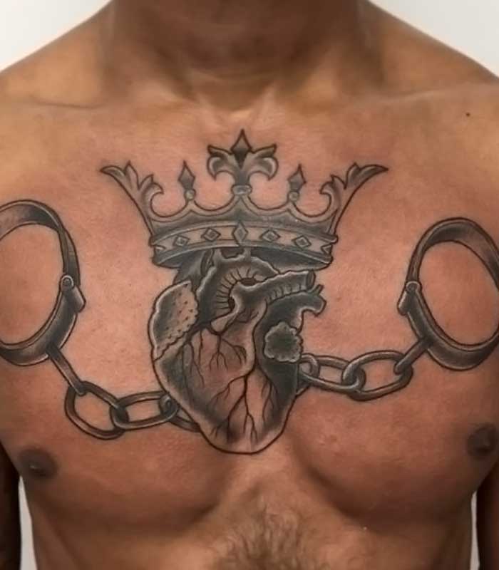 tatuajes de corazon con corona
