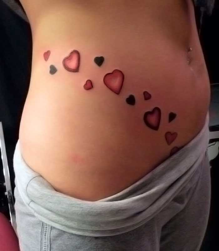 tatuajes de corazon en el vientre