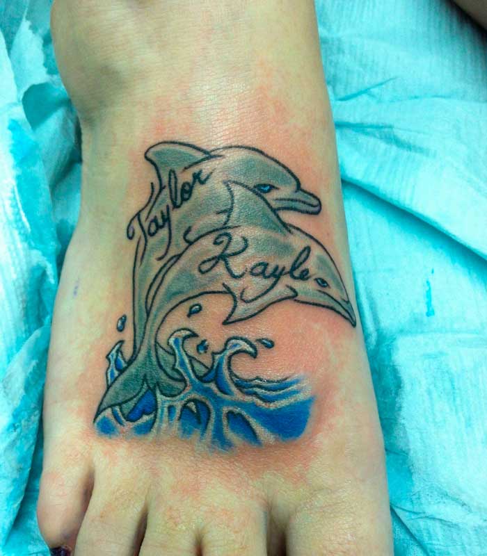 tatuajes de delfines con nombres