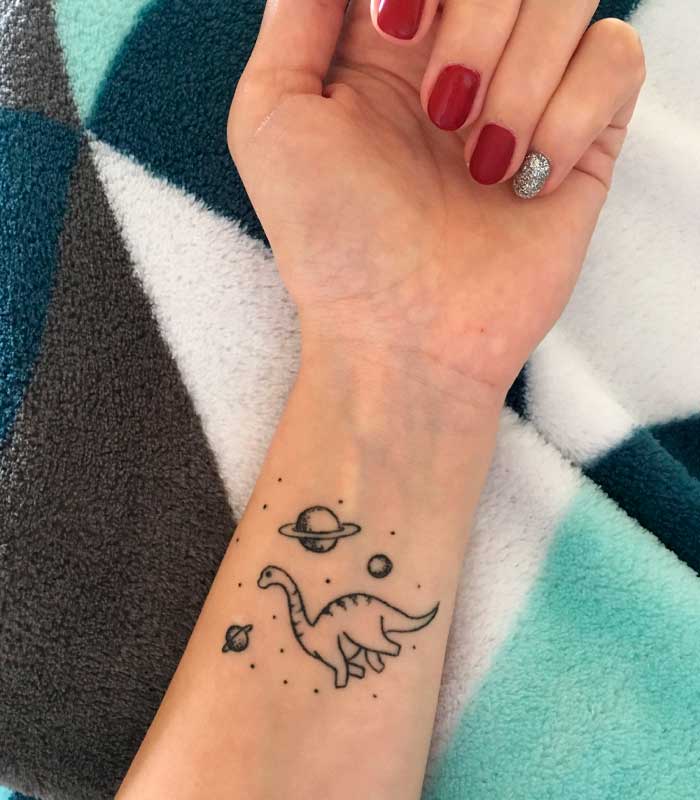 tatuajes de dinosaurios para mujeres