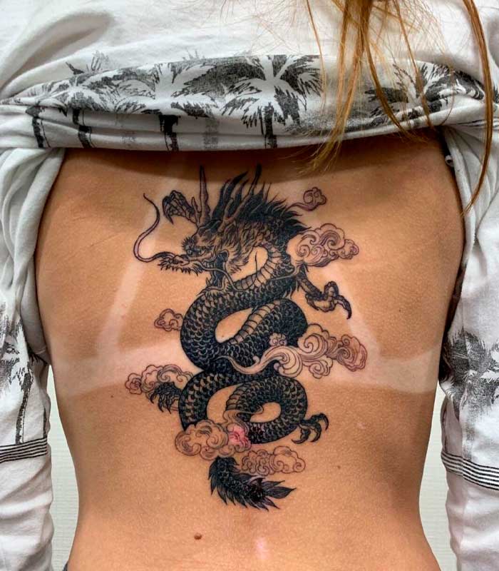 tatuajes de dragones en el vientre o costilla