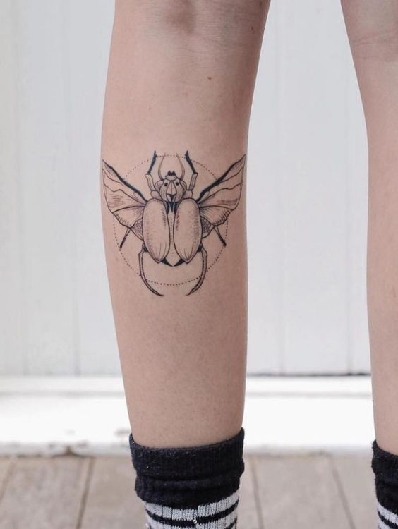 tatuajes de escarabajos para damas