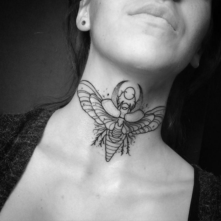 tatuajes de escarabajos para mujeres