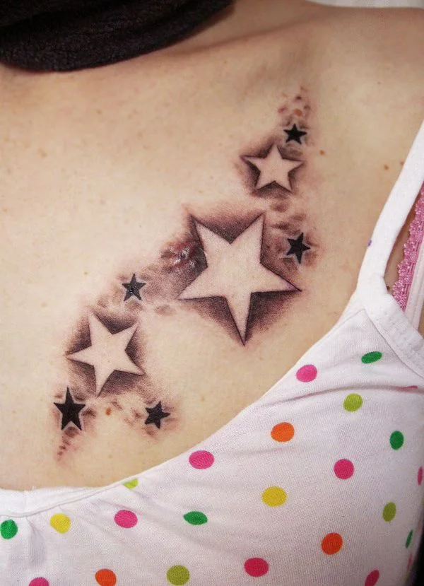 tatuajes de estrellas en el pecho