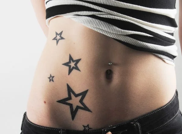 tatuajes de estrellas en las caderas