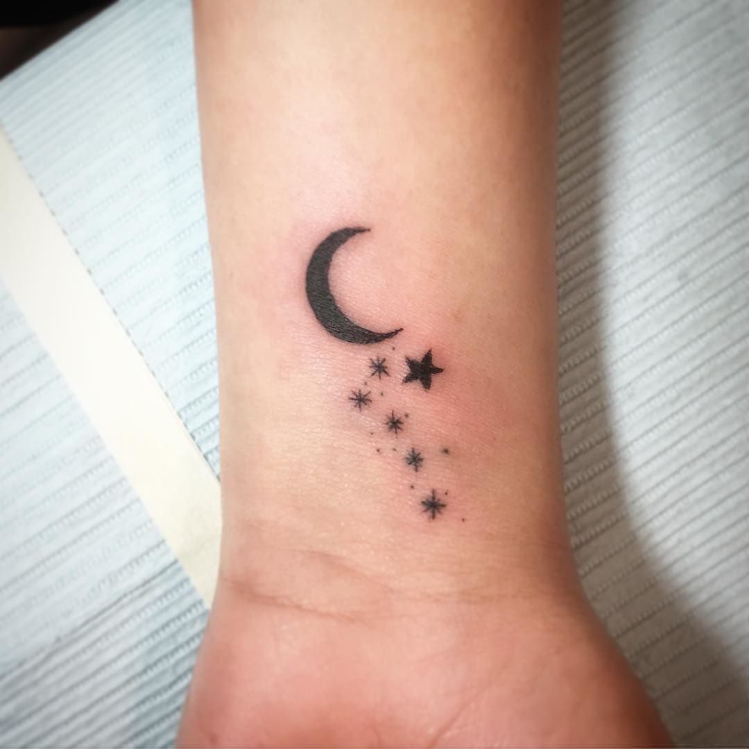 tatuajes de estrellas y lunas