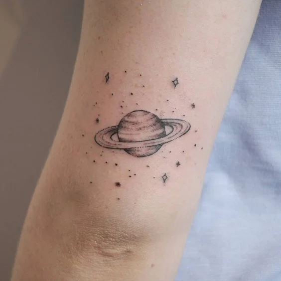 tatuajes de estrellas y planetas