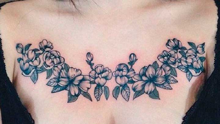 tatuajes de flores en el pecho