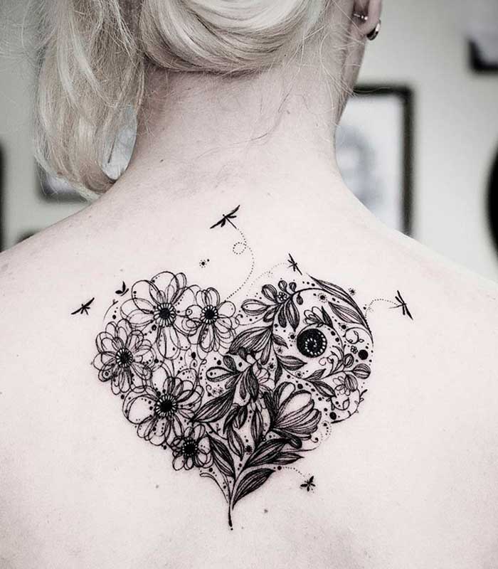 tatuajes de flores en la espalda