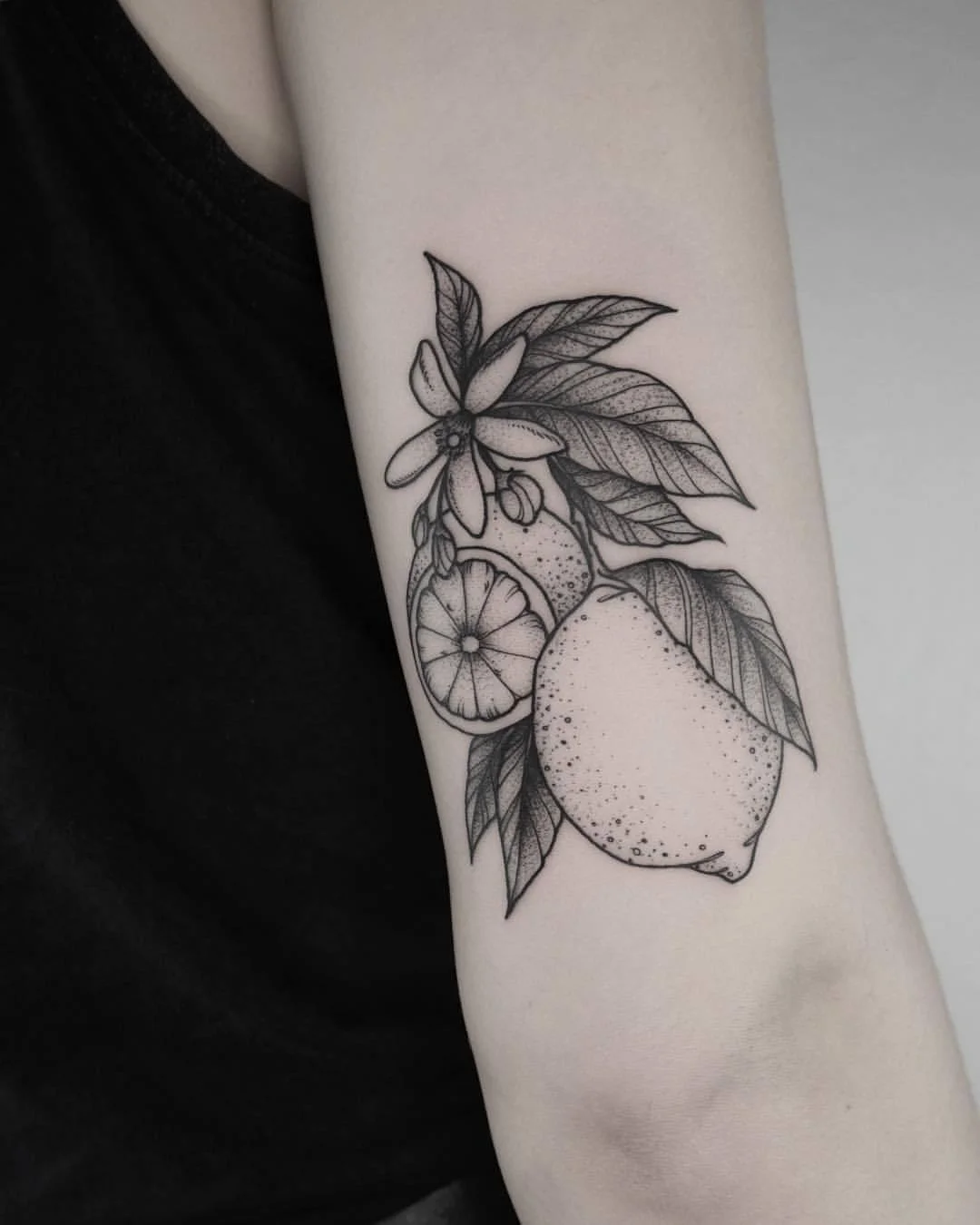 Tatuajes de comidas, bebidas y frutas: 🍔🍍🍷 + 100 imágenes 84 tatuajes de frutas 22