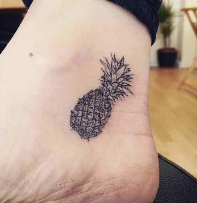 Tatuajes de comidas, bebidas y frutas: 🍔🍍🍷 + 100 imágenes 92 tatuajes de frutas 30