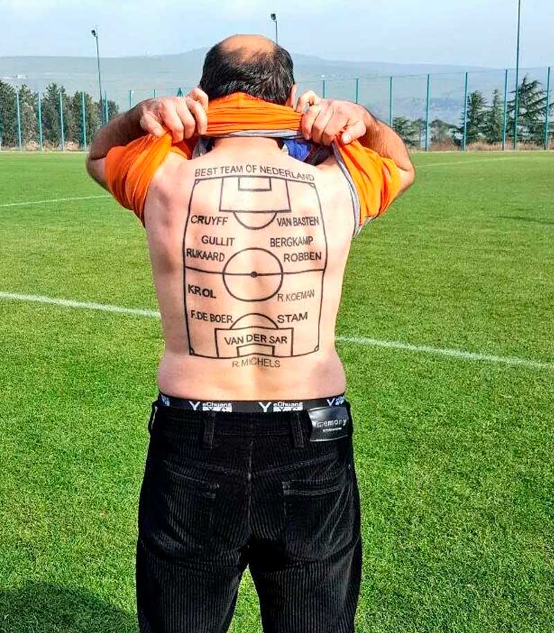 tatuajes de futbol en la espalda