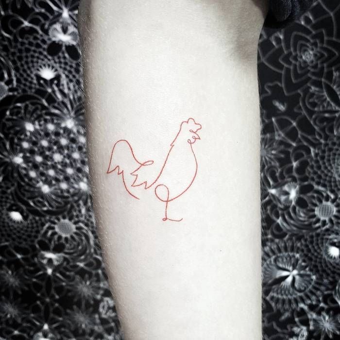 tatuajes de gallos para chicas
