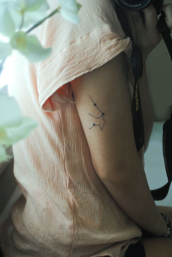 tatuajes de la constelacion de acuario