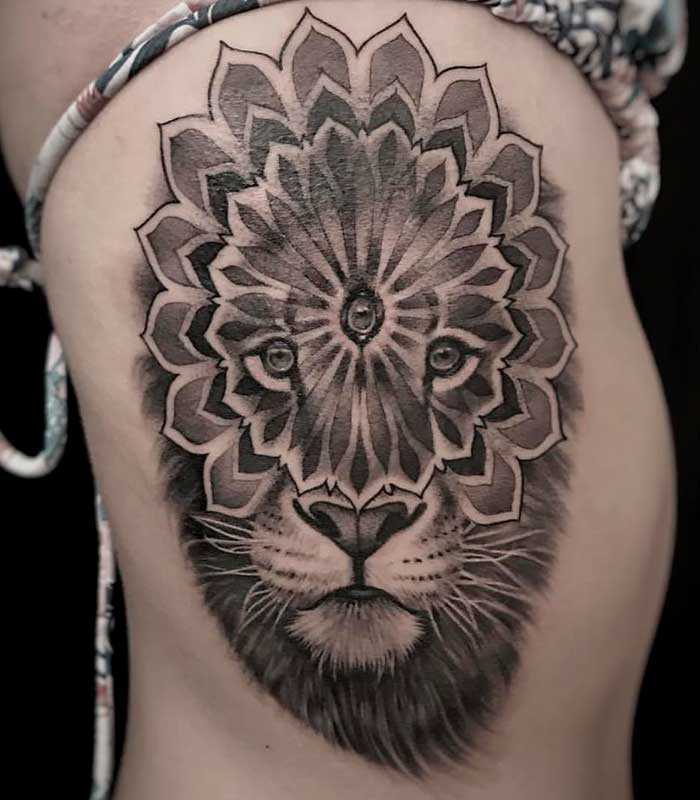tatuajes de leones con mandalas