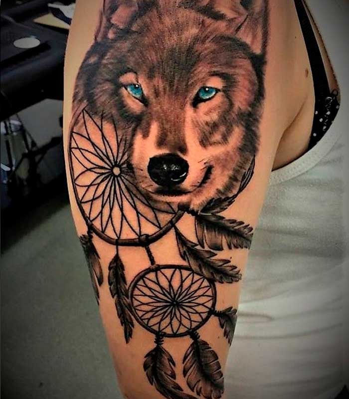 tatuajes de lobos y atrapasuenos