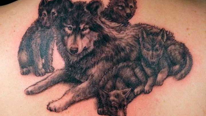 tatuajes de lobos y cachorros