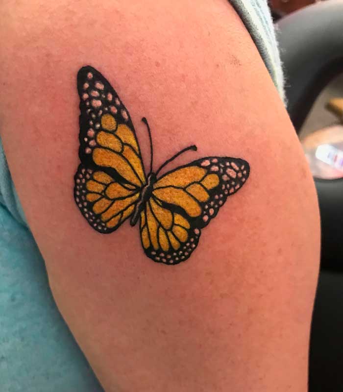 tatuajes de mariposas amarillas