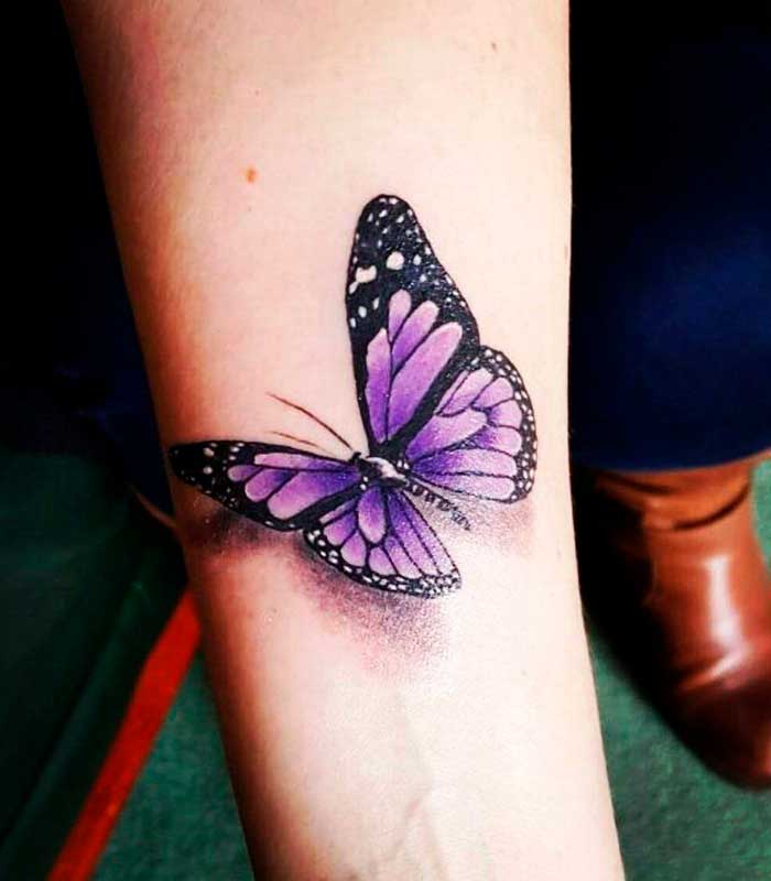 tatuajes de mariposas violetas