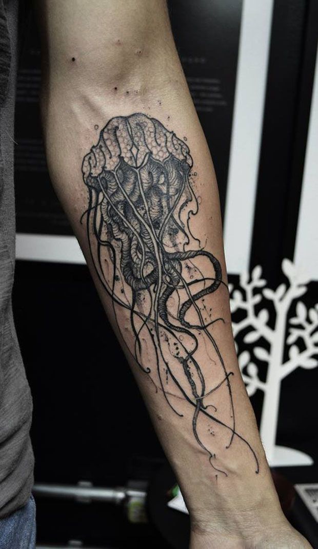 tatuajes de medusa en el antebrazo 2
