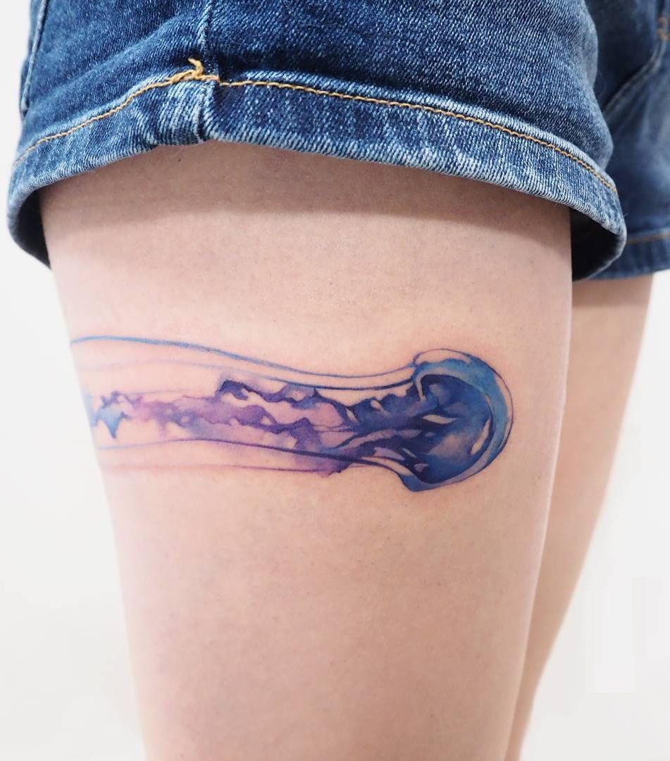tatuajes de medusa en la pierna 2