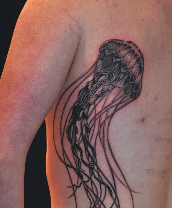 tatuajes de medusa para hombres 9