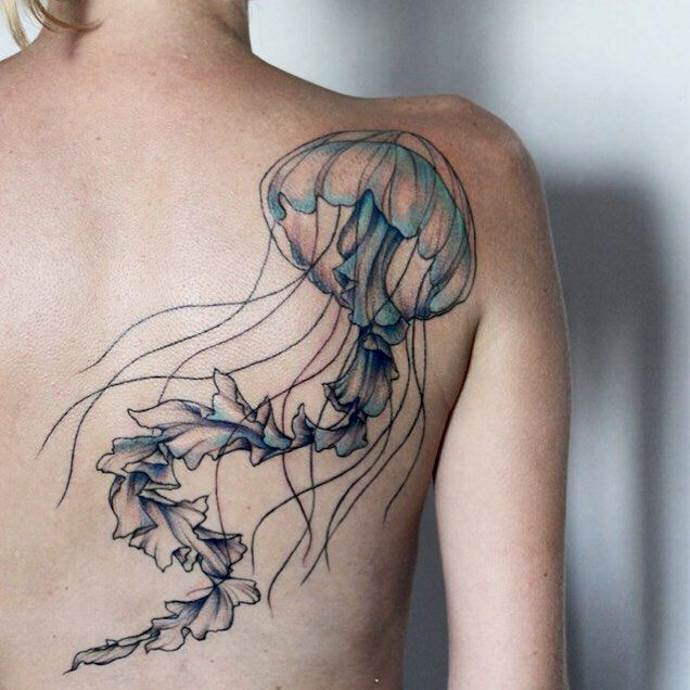 tatuajes de medusa para mujeres 10